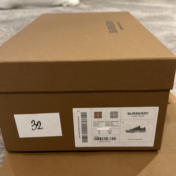 BURBERRY LONDON BIG SHOE BOX AND SHOPPING BAG - Picture 3 of 9